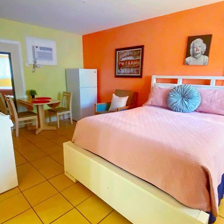 Bella Sirena Inn St. Pete Beach Buitenkant foto