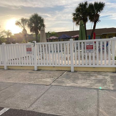 Bella Sirena Inn St. Pete Beach Buitenkant foto