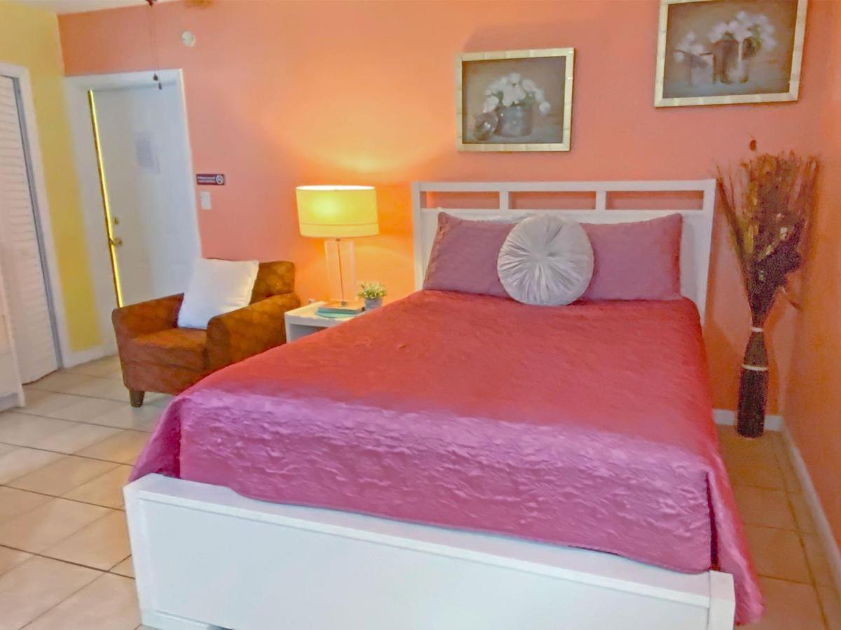 Bella Sirena Inn St. Pete Beach Buitenkant foto