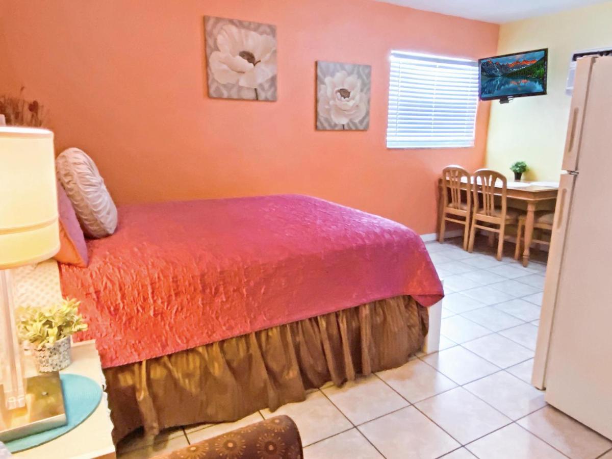 Bella Sirena Inn St. Pete Beach Buitenkant foto