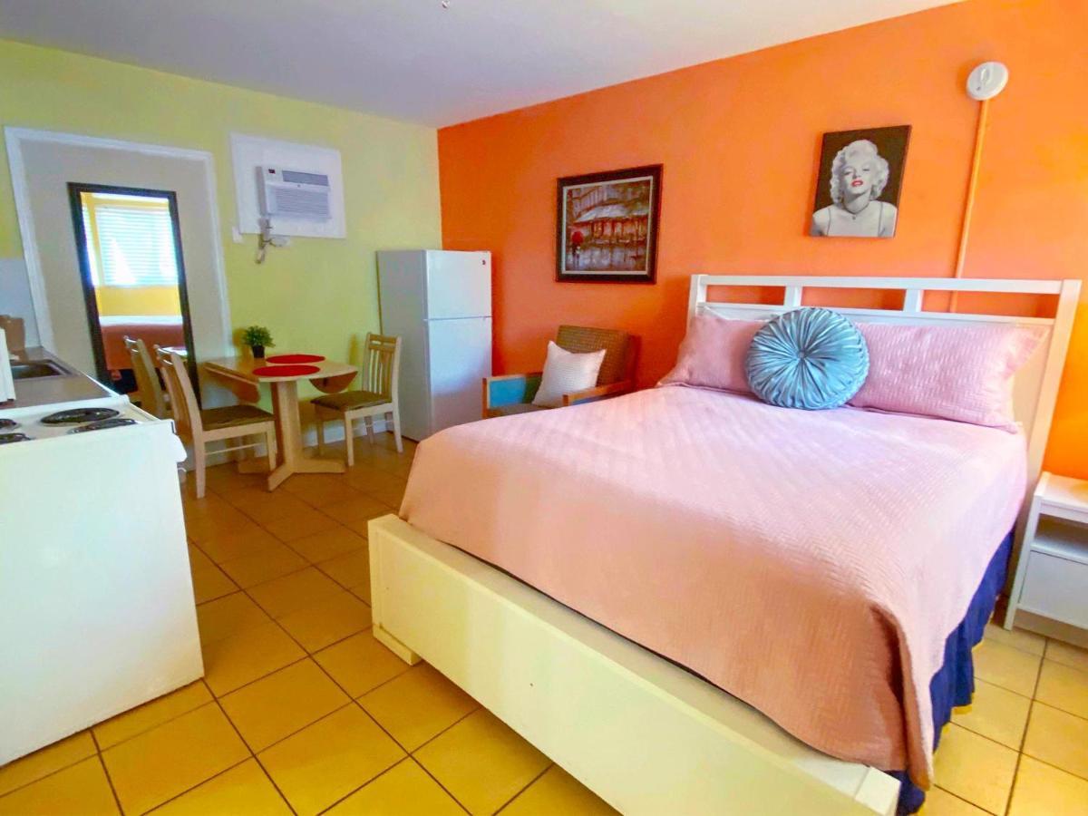 Bella Sirena Inn St. Pete Beach Buitenkant foto
