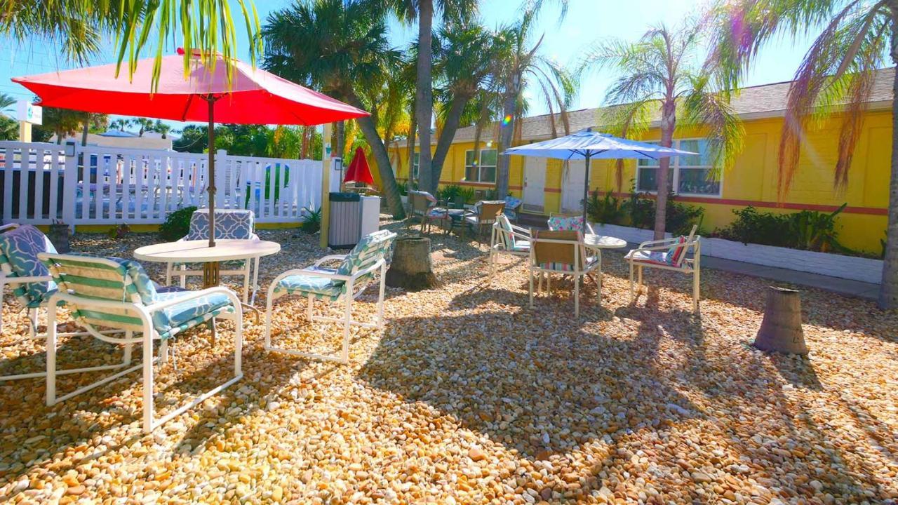 Bella Sirena Inn St. Pete Beach Buitenkant foto